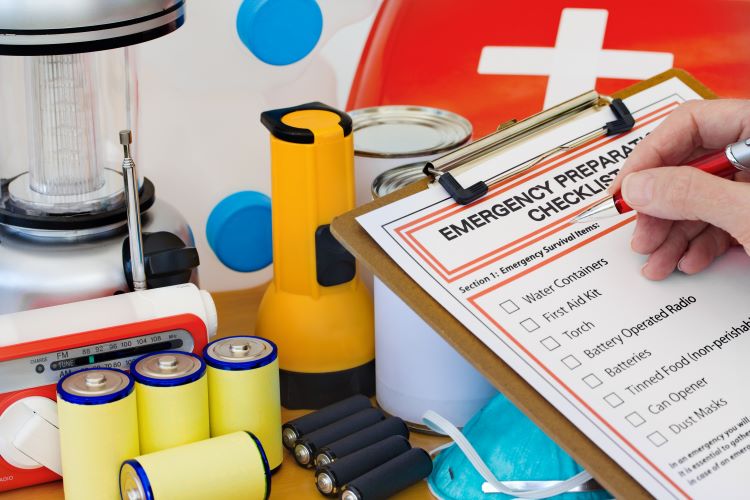 Step-by-step Guide to Building a Senior-friendly Emergency Kit